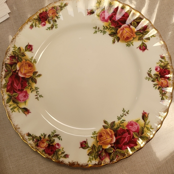 Royal Albert Country Roses - Picture 2 of 3